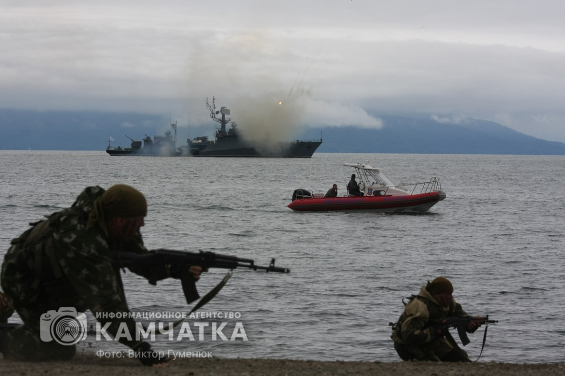 Камчатка празднует День Тихоокеанского флота. Фотоподборка. Фото: Виктор Гуменюк. Фотография 29
