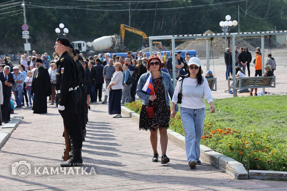 Триколор на главной площади Петропавловска-Камчатского - главный герой и триумфатор  . Фото: ИА «Камчатка» \ Виктор Гуменюк. Фотография 44