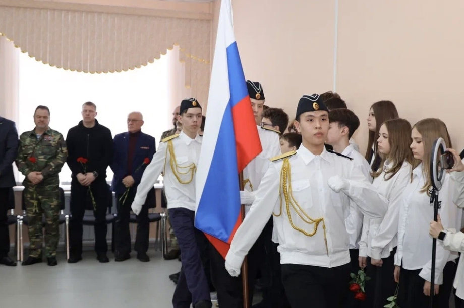 Парту Героя Сергея Яковлева открыли в камчатской школе. Администрация Елизовского МО. Фотография 2