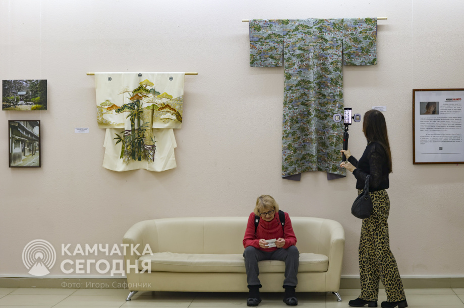В Камчатском художественном музее открылась выставка о Японии. Фото: «Камчатка Сегодня»/Игорь Сафончик. Фотография 1
