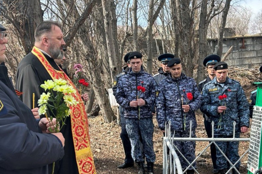 Судебные приставы на Камчатке почтили память моряков-краснофлотцев, погибших 15 октября 1945. Фото: Пресс-служба УФССП   России  по Камчатскому краю и Чукотскому АО. Фотография 3