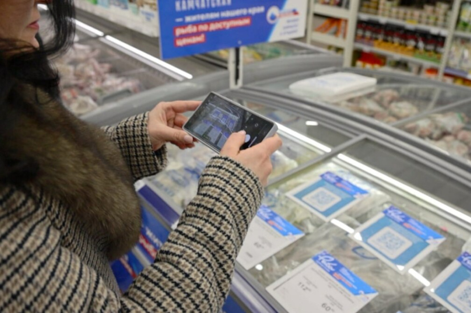 Председатель правительства Камчатки Юлия Морозова проверила работу проекта «Рыба Камчатская». Фото: kamgov.ru. Фотография 3
