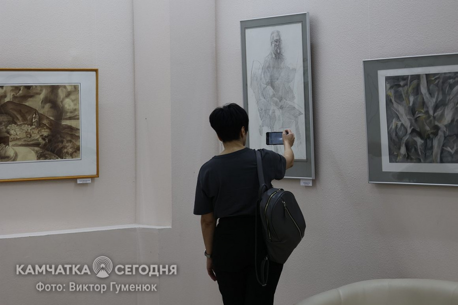 Открытие персональной выставки художника Владимира Заочного «Ах, эта графика». Фоторепортаж. . Фотография 10