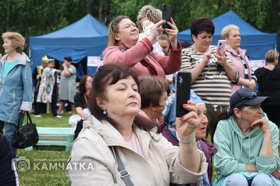 Мы славяне! — народное гуляние в Елизово было ярким и позитивным. Фото: ИА «Камчатка» \ Виктор Гуменюк. Фотография 23