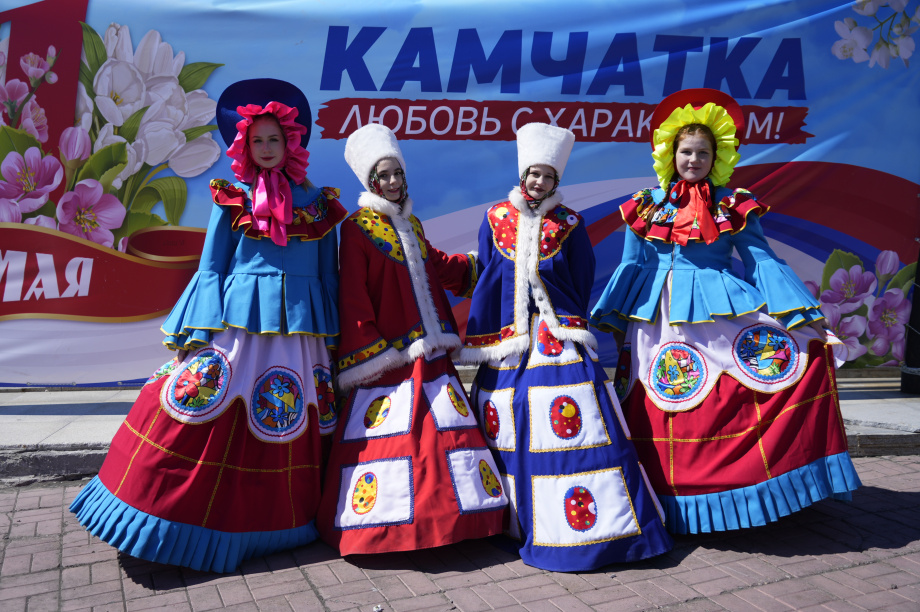 Тысячи камчатцев вышли на первомайское шествие на площади Ленина (фоторепортаж). . Фотография 47