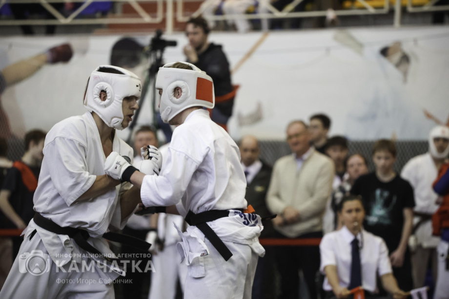 На Камчатке состоялся Чемпионат и первенство ДФО по каратэ-киокусинкай (фоторепортаж). Фото: «Камчатка Сегодня» \ Игорь Сафончик. Фотография 102