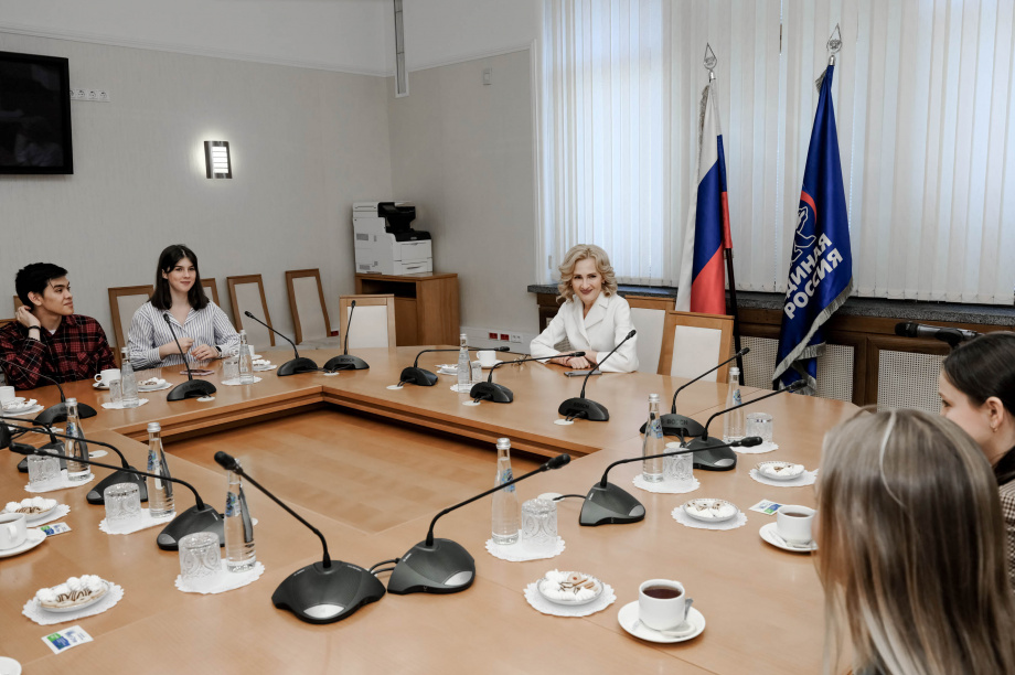 Камчатские школьники представили своё видение компоновки городских пространств Ирине Яровой. Фото: пресс-служба Ирины Яровой. Фотография 1