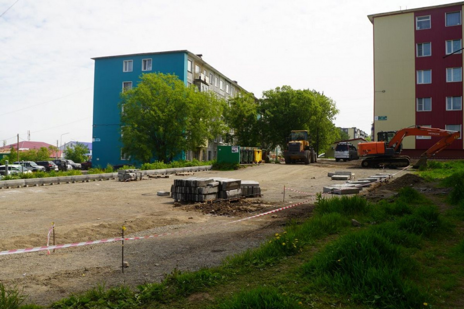В ремонте микрорайона «Мишенный-3» в Петропавловске задействуют больше рабочих. Фото: Олеся Сурина, pkgo.ru. Фотография 12