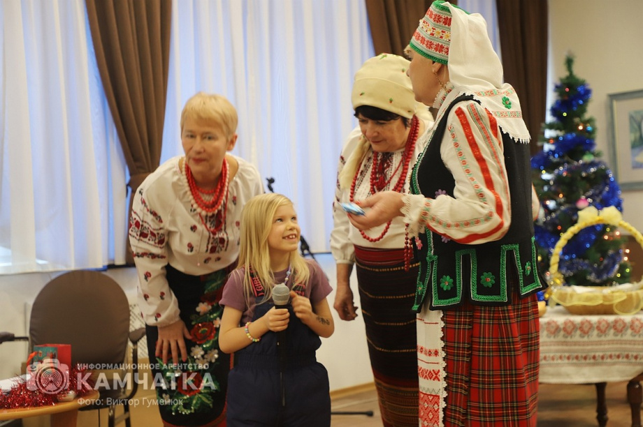 Святочные традиции вспоминали в краевой библиотеке Камчатки. Фото: Виктор Гуменюк. Фотография 43