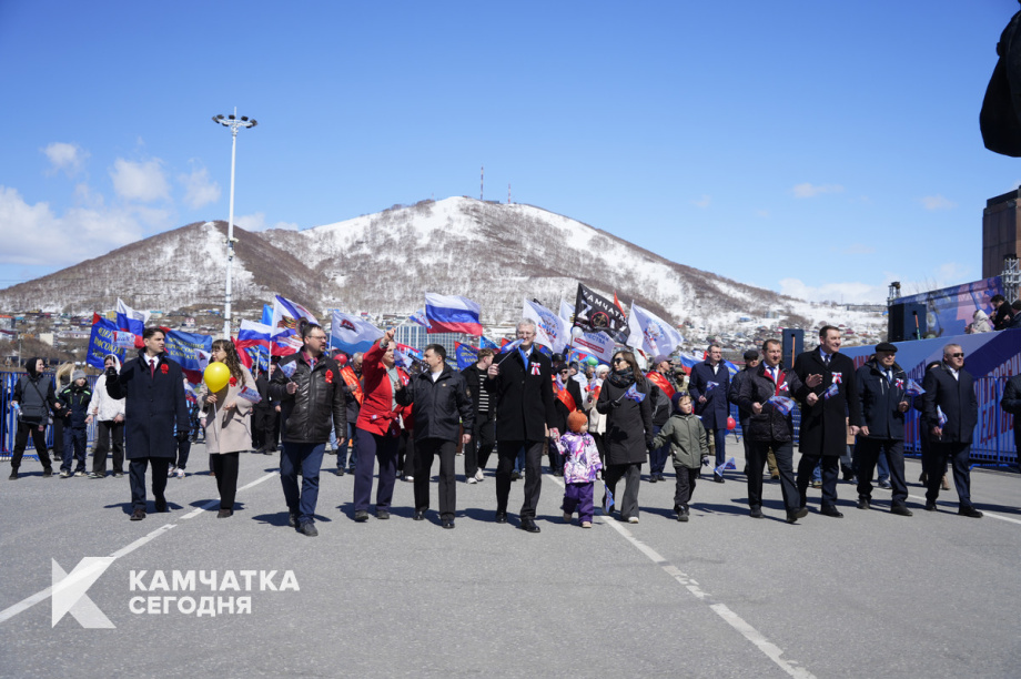 Тысячи камчатцев вышли на первомайское шествие на площади Ленина (фоторепортаж). Фото: ИА «Камчатка». Фотография 1