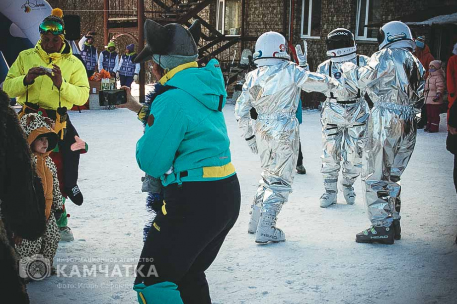 Горнолыжники устроили карнавальный заезд на «Морозке» в Елизово. Фото: ИА «Камчатка». Фотография 35