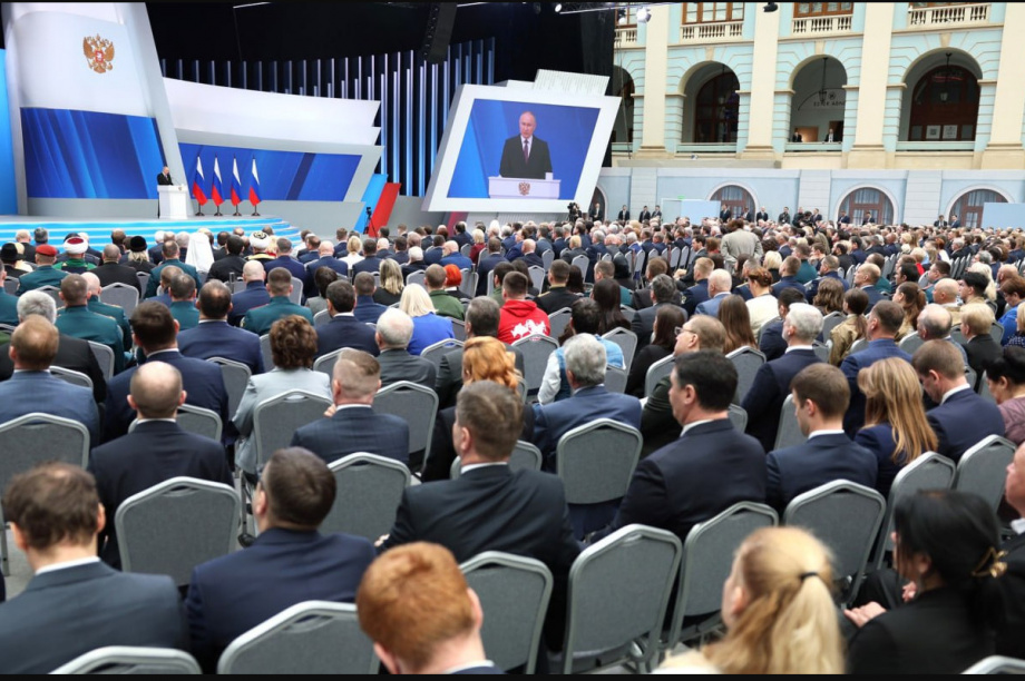 Долговую нагрузку с субъектов РФ необходимо снизить — Владимир Путин. Фото: скрин с трансляции