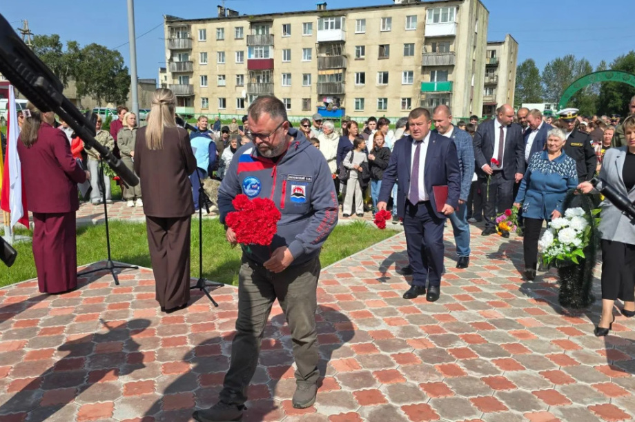 В селе Апача открыли памятник участникам СВО. Фото: kamgov.ru. Фотография 5