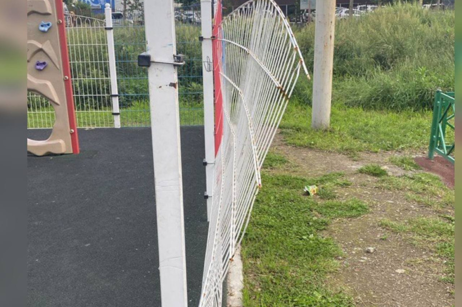  150 тысяч рублей заплатит служба благоустройства за травмы ребенка на детской площадке . Фото: прокуратура Камчатского края. Фотография 1