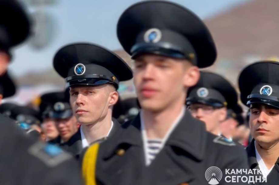 Отметить День Победы в центр Петропавловска-Камчатского пришли тысячи горожан. . Фотография 6
