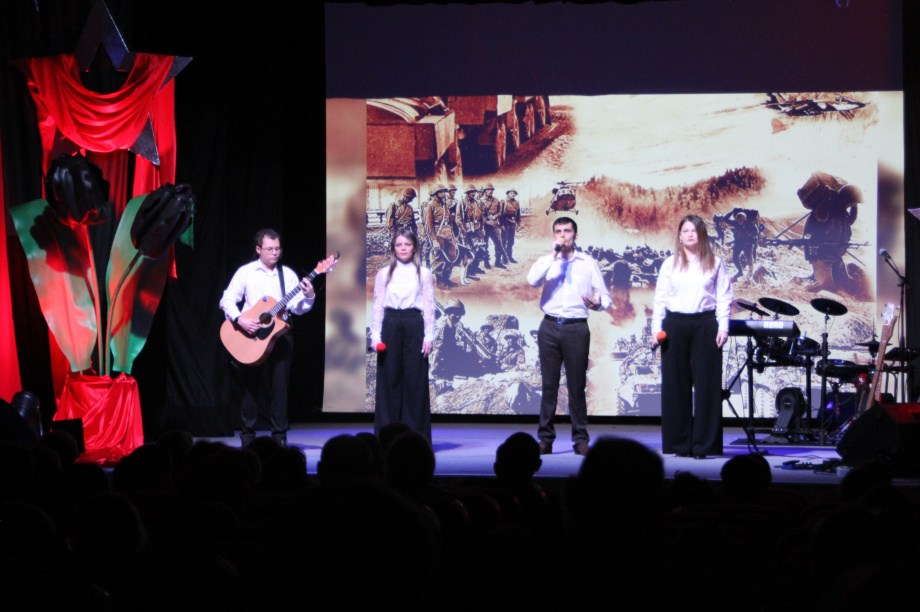 «Время выбрало вас»: фестиваль, который соединил поколения под аккорды гитар. . Фотография 5