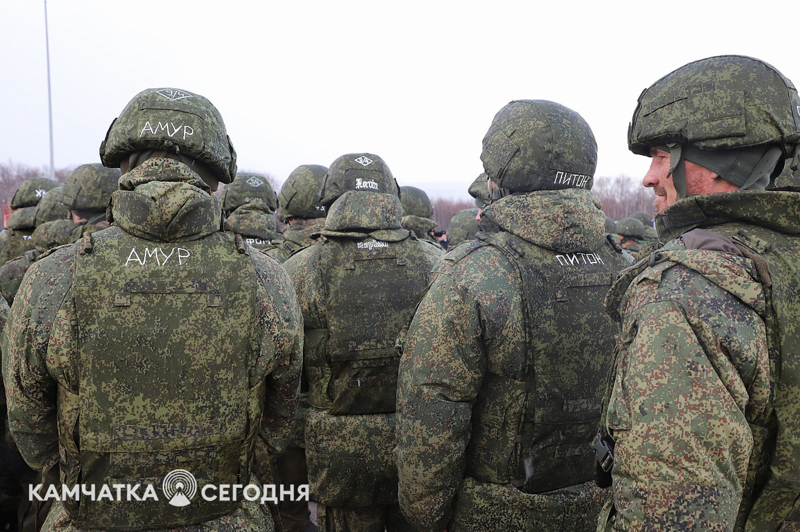 Проводы третьей группы мобилизованных жителей Камчатки на специальную военную операцию. Фоторепортаж . Фото: Виктор Гуменюк. Фотография 19