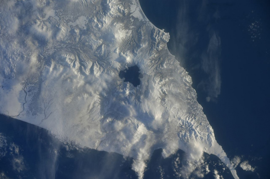 Камчатские вулканы: новые ракурсы с МКС. Фото: телеграм-канал Ивана Вагнера. Фотография 4