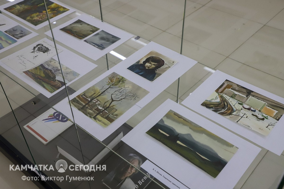 Открытие персональной юбилейной выставки Виталия Шохина «Мой вернисаж» на Камчатке. Фоторепортаж. Фото: Виктор Гуменюк\ИА "Камчатка". Фотография 11