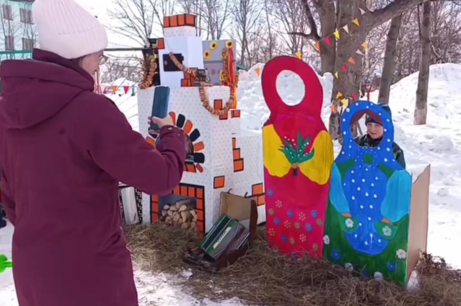 Масленичные гуляния и выборы Президента РФ в посёлке Вулканном на Камчатке.  Фото: скрин с видео Ивана Кулакова.. Фотография 6