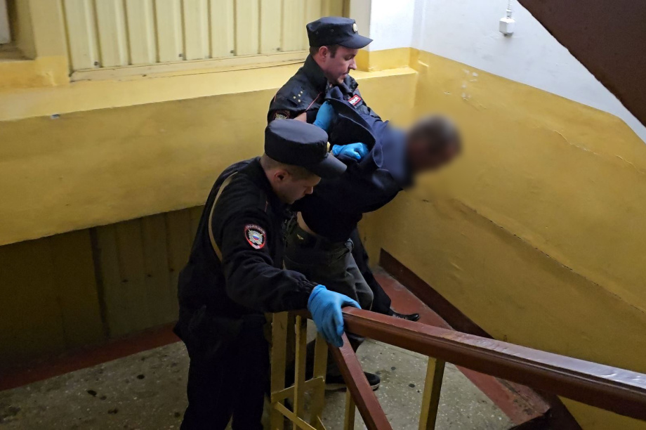 В Петропавловске-Камчатском задержан мужчина, угрожавший взорвать гранату в жилом доме. Фото: Пресс-служба УМВД России по Камчатскому краю