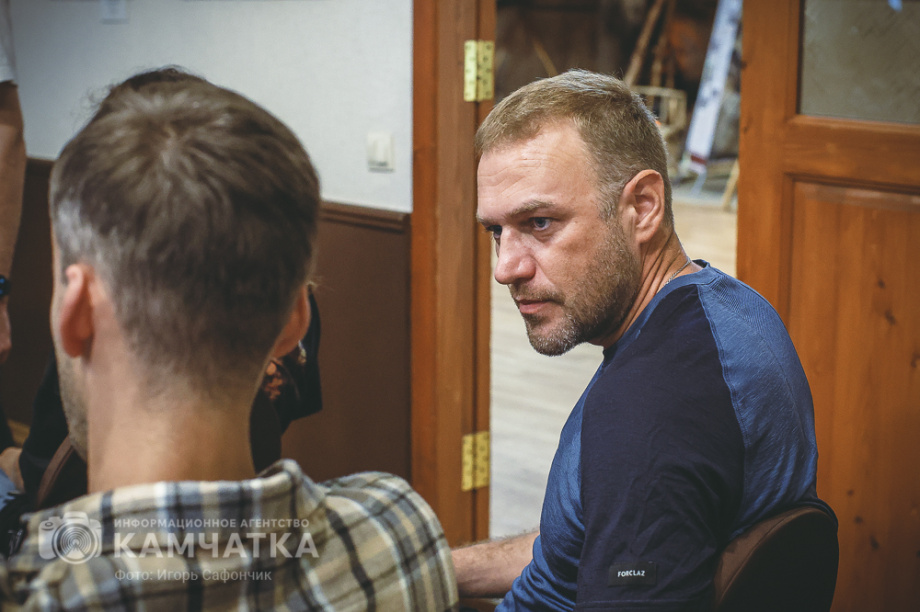 Российский мотопутешественник представил на Камчатке премьеру своего фильма о Командорах. Фото: «Камчатка Сегодня» \ Игорь Сафончик+. Фотография 12