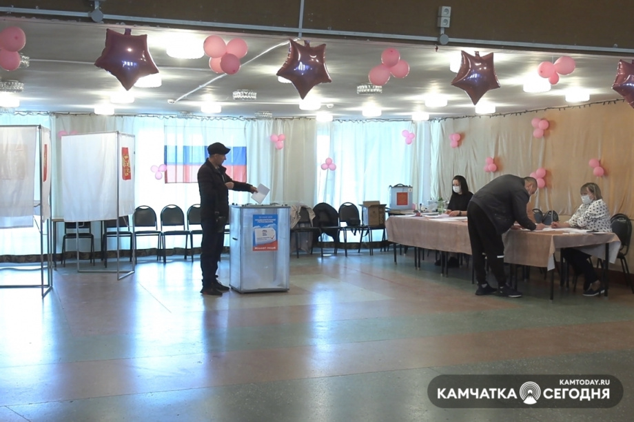 Жители камчатских сёл голосуют за депутатов «Единой России». Фото: информационное агентство "Камчатка". Фотография 3