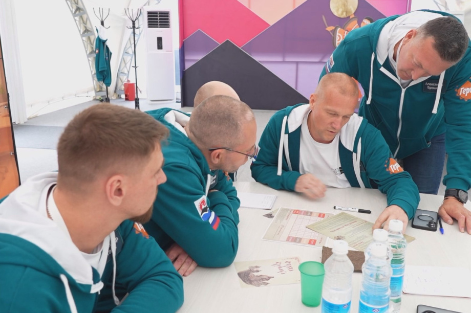 Программа «Герои Камчатки» готовит будущих лидеров для государственной службы. Фото: kamgov.ru (архив). Фотография 1