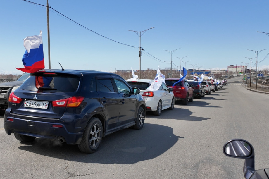 Масштабный «Автопробег Победы» состоялся на Камчатке. Фото с сайта kamgov.ru. Фотография 3