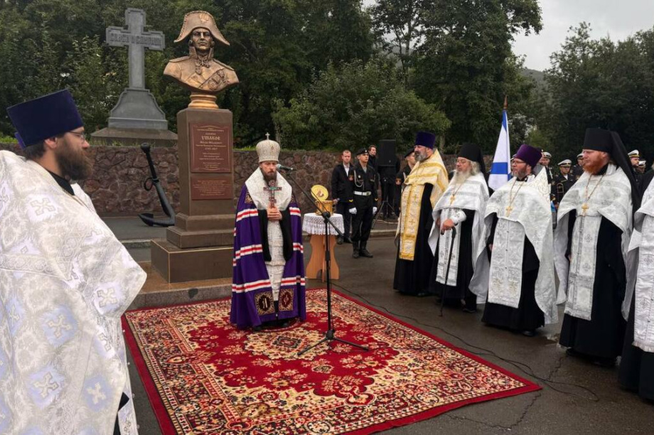 Бюст адмирала Ушакова установили на Камчатке . Фото: kamgov.ru. Фотография 7