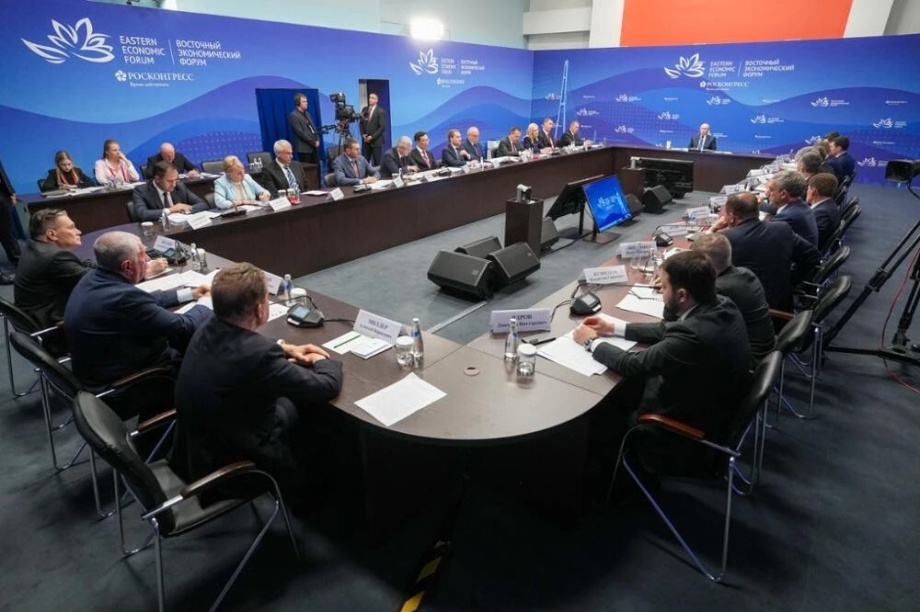 Путин на ВЭФ-2026: единая ТОР на Дальнем Востоке начнёт работать с 1 января 2027 года. Фото: Росконгресс/Александр Жолобов,Сергей Лукин. Фотография 3