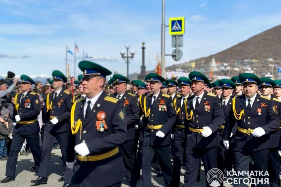 Отметить День Победы в центр Петропавловска-Камчатского пришли тысячи горожан. . Фотография 8