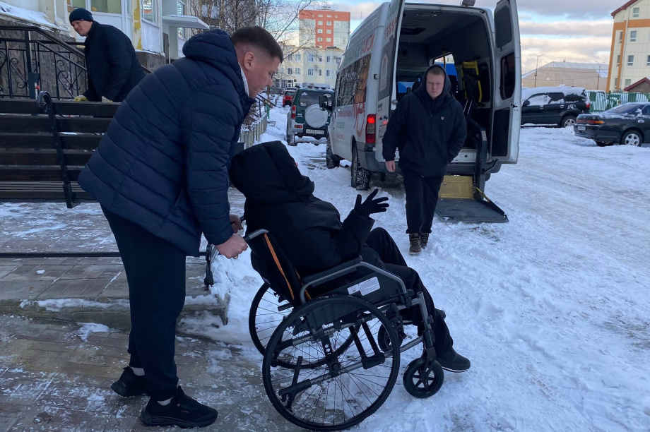 На Камчатке впервые установили подъемник для людей с ОВЗ в жилом доме. . Фотография 2