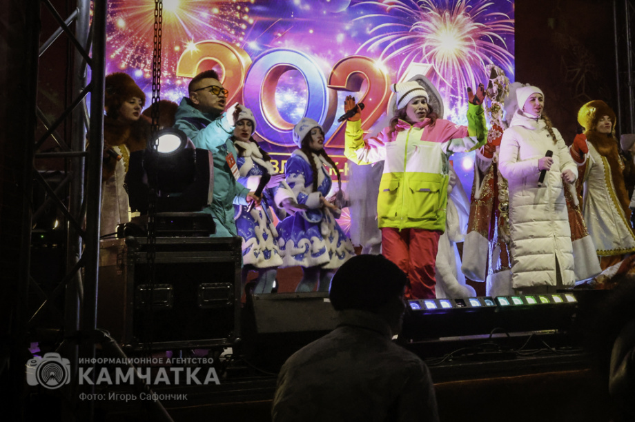 Новогодняя ночь в Петропавловске-Камчатском (фоторепортаж). . Фотография 59