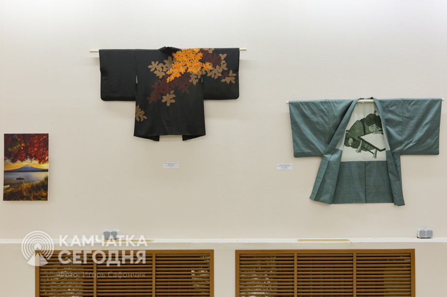В Камчатском художественном музее открылась выставка о Японии. Фото: «Камчатка Сегодня»/Игорь Сафончик. Фотография 16