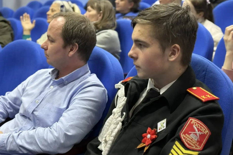 Губернатор Владимир Солодов встретился с жителями Елизовского округа . . Фотография 2