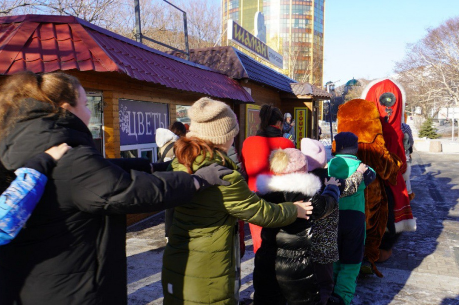 Детский праздник в честь открытия обновленной Аллеи Флота провели в столице Камчатки. Фото: администрация ПКГО. Фотография 10