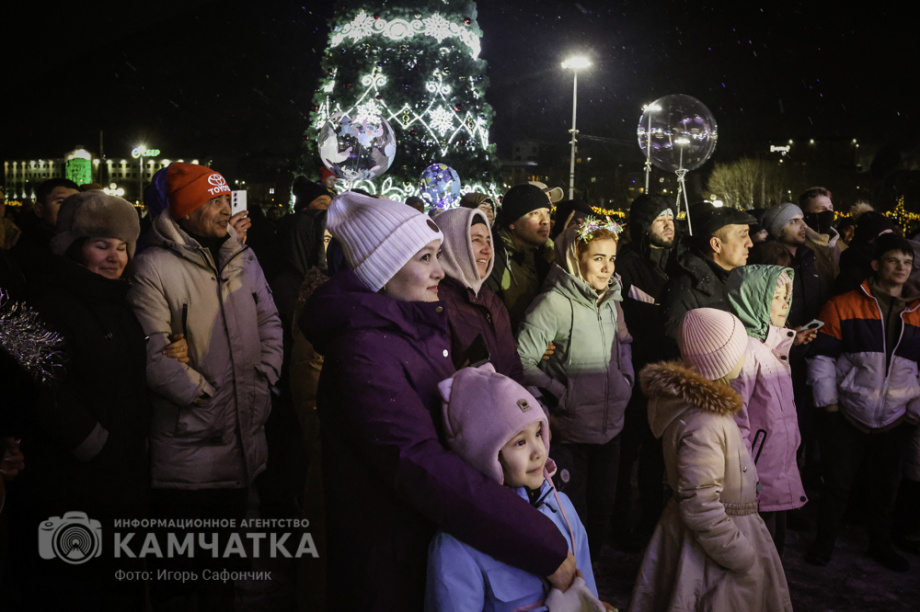 Новогодняя ночь в Петропавловске-Камчатском (фоторепортаж). . Фотография 25