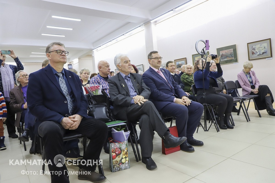 Открытие персональной юбилейной выставки Виталия Шохина «Мой вернисаж» на Камчатке. Фоторепортаж. Фото: Виктор Гуменюк\ИА "Камчатка". Фотография 26