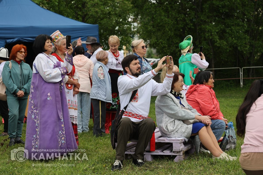 Мы славяне! — народное гуляние в Елизово было ярким и позитивным. Фото: ИА «Камчатка» \ Виктор Гуменюк. Фотография 27