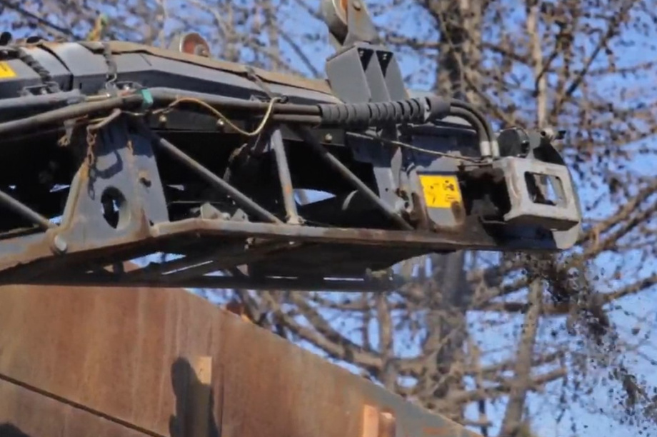  В Елизове до вечера перекрыли участок улицы Ленина для ремонта асфальта. . Фотография 8