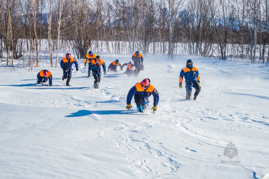 Навыки беспарашютного спуска отрабатывали камчатские спасатели. Фото: ГУ МЧС по Камчатскому краю. Фотография 2