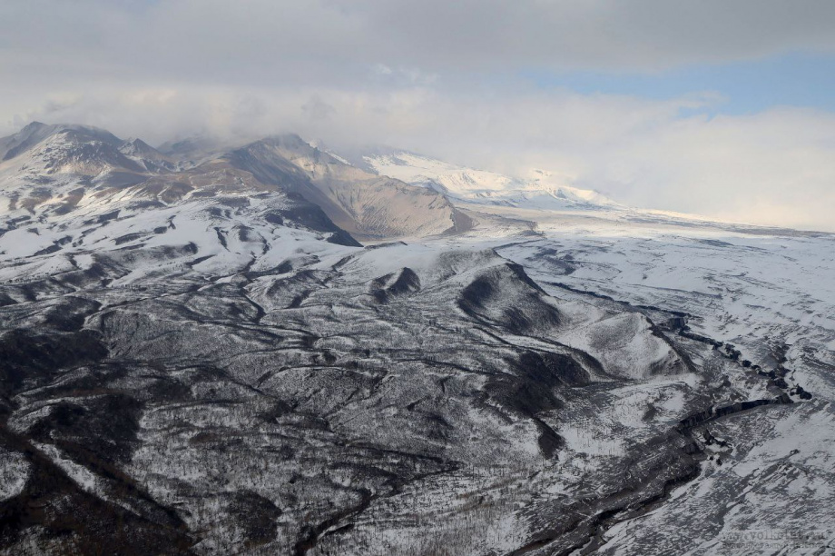 Три мощные фумаролы обнаружены на камчатском вулкане Шивелуч. Фото: Юрий Демянчук. Фотография 1
