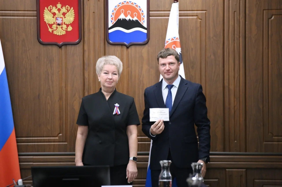 Депутаты Законодательного Собрания Камчатского края 5-го созыва получили удостоверения об избрании. Фото: Законодательное собрание Камчатского края. Фотография 10
