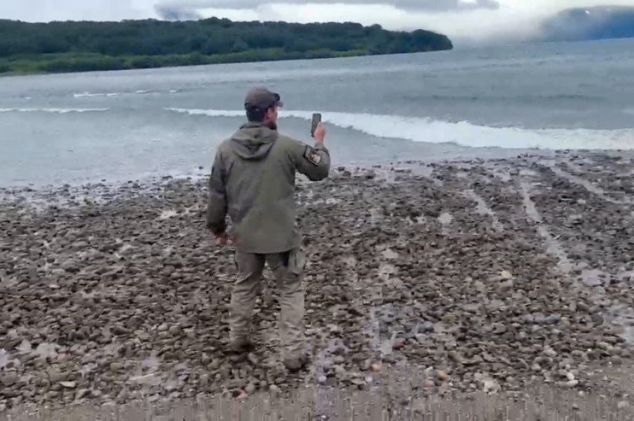 На Курильском озере произошло цунами . . Фотография 2