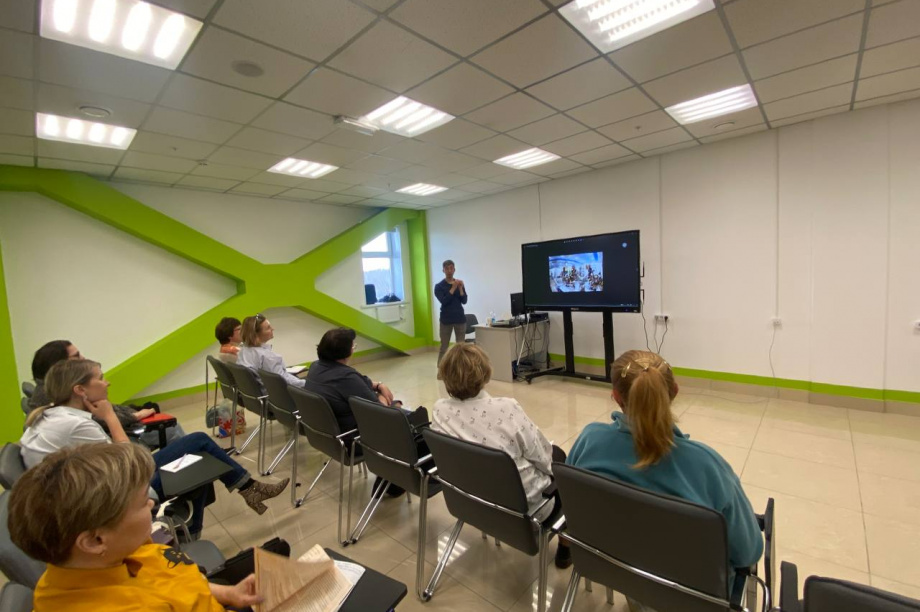 Мастер-класс по изготовлению кукол КМНС провели на Камчатке. Фото: ПКГО. Фотография 3