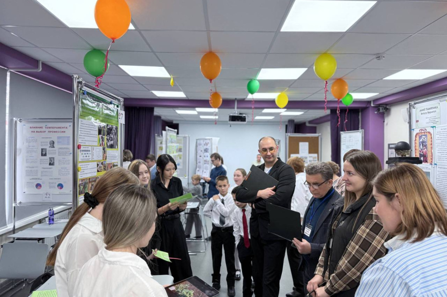 Камчатский школьник спроектировал установку термоядерного реактора и получил Гран-при. Фото: администрация ЕМР. Фотография 2