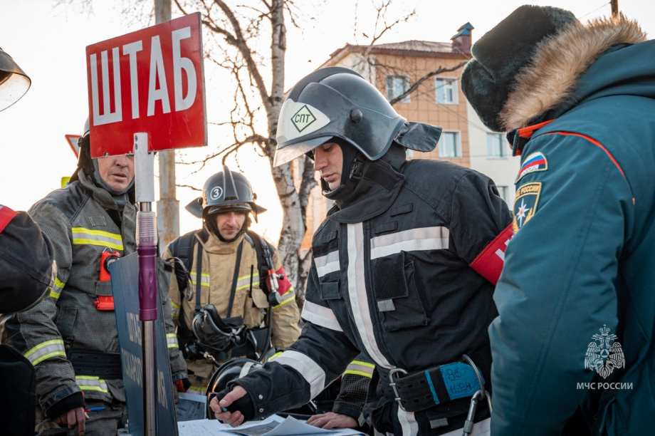 Из «огненной ловушки» в детском саду на Камчатке не смогли выбраться пять человек. Фото: ГУ МЧС России по Камчатскому краю