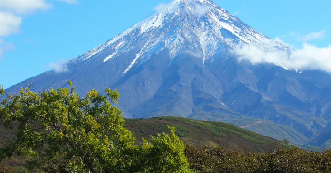 Камчатка топ 10. Гора носорог Камчатка. Горы Камчатки. Горы Камчатки фото. Камчатка летом.