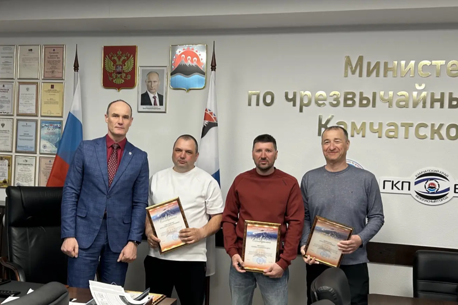 На Камчатке поблагодарили участников спасательной операции на Авачинском перевале. Фото: МЧС Камчатского края